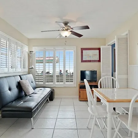 Sea Rocket 6 Beachfront Beauty In North